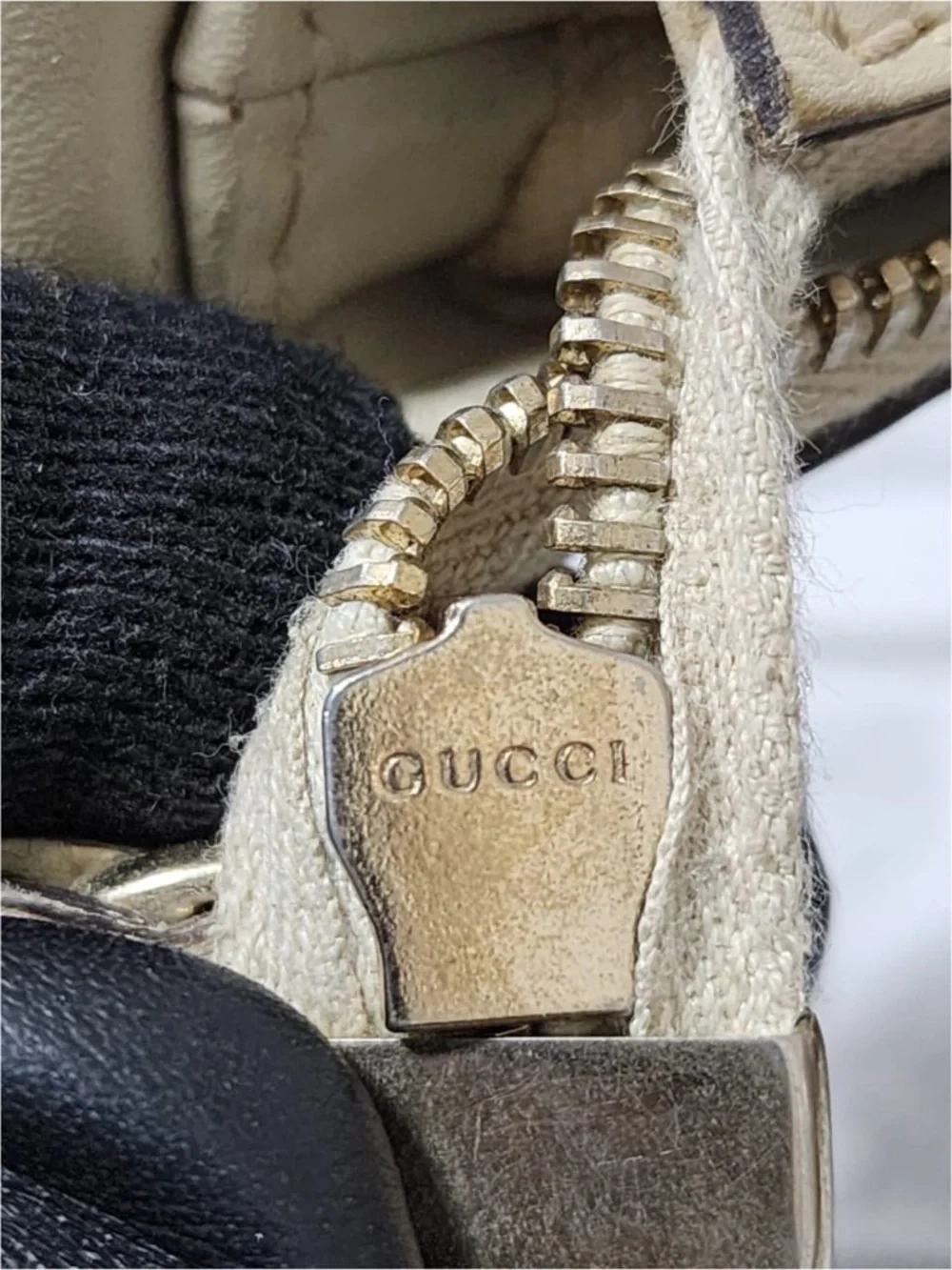 Authentic GUCCI Monogram Medium Lovely Heart Hobo Off White/Brown
